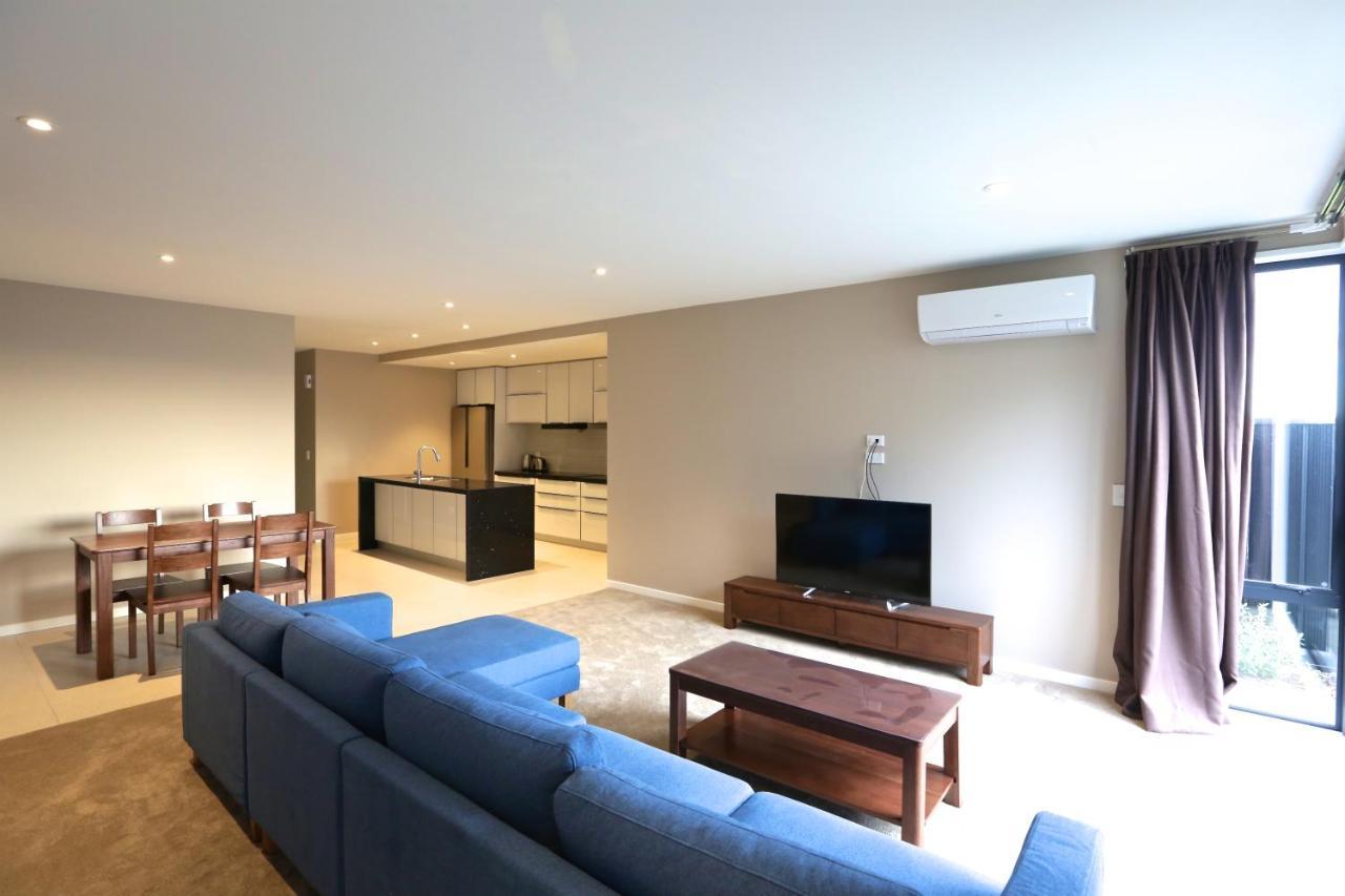 Golden Sun Apartment -Two Bedrooms, Three Bedrooms Крайстчърч Екстериор снимка